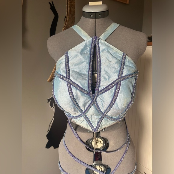 Well Loved Belly Dance Costume. 32 C cup and 41 inch Hip. - Picture 6 of 9